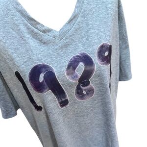 Taylor Swift 1989 Album Inspired Gray V-neck T-shirt Top NWOT Size XL